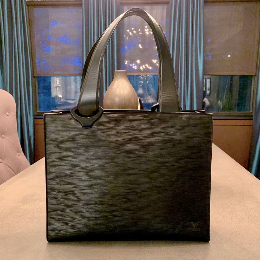 SOLD! LOUIS VUITTON Gemo Epi Leather Tote!